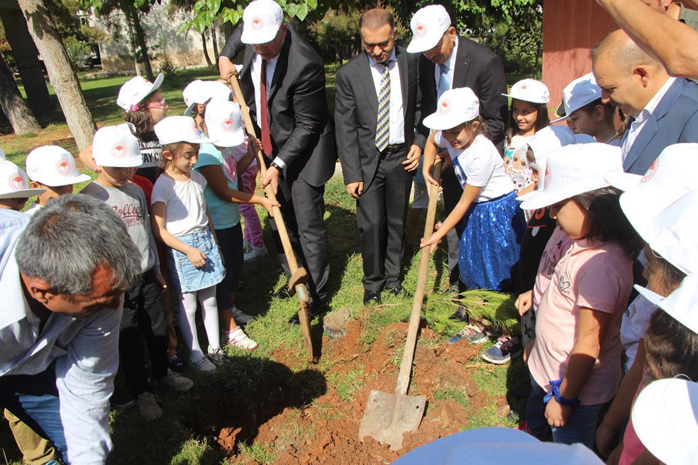 11 Kasım “Milli Ağaçlandırma Günü” olarak ilan edildi 11 Kasım “Milli Ağaçlandırma Günü” olarak ilan edildi